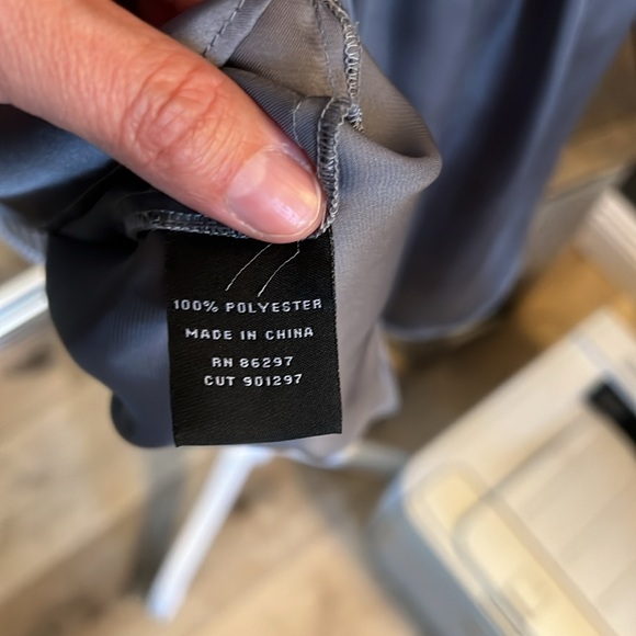 1 hour sale. BCBG Maxazria, gray blouse, size small - Picture 8 of 8